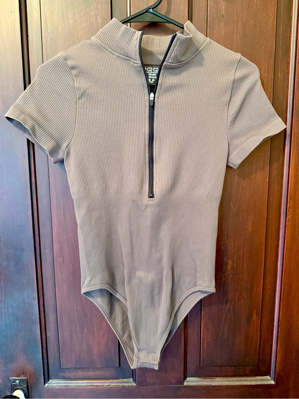 OQQ Women’s Ribbed Short-Sleeve Bodysuit with Front Zip - Gray Size M